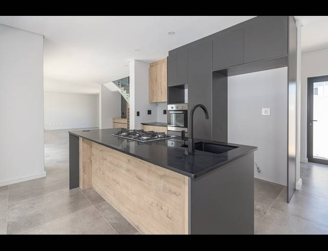 4 BEDROOM FREEHOLD FOR SALE IN PARKLANDS NORTH
